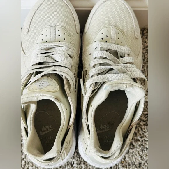 Nike Air Huarache Cream & White Gum Sole Size 8 - Picture 10 of 10